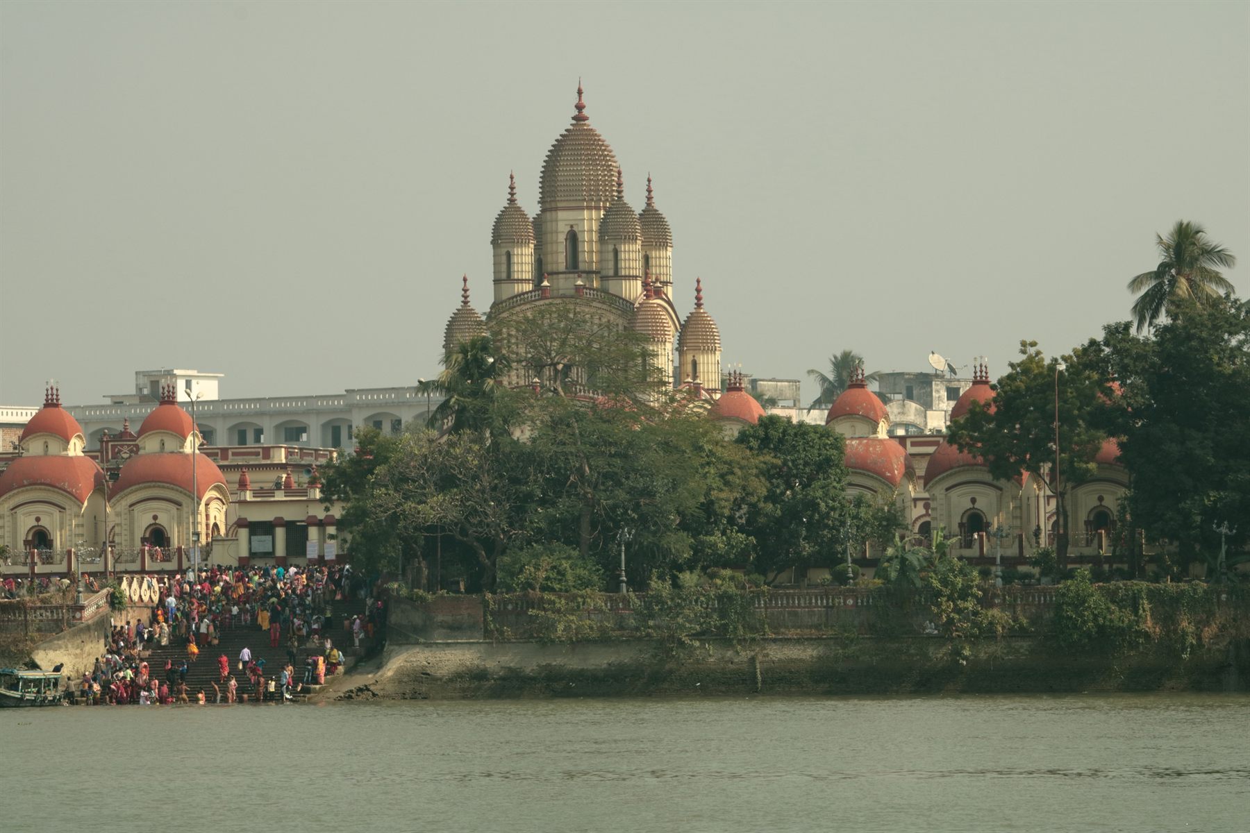 Pilgrims crowding the riverside steps below Dakshineswar Kali Temple, Kolkata